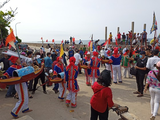 Ly Son island’s traditional boat race certified as national intangible cultural  ảnh 11
