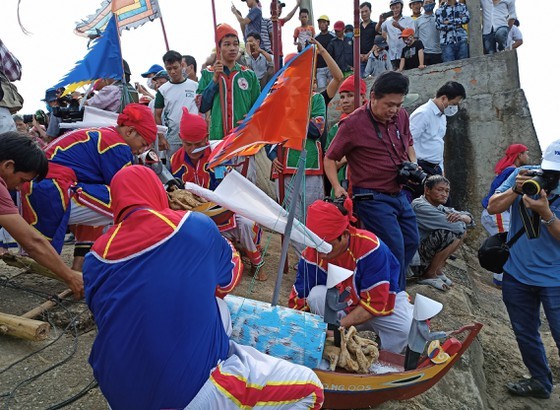 Ly Son island’s traditional boat race certified as national intangible cultural  ảnh 13