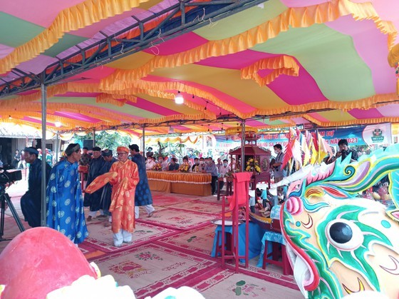 Ly Son island’s traditional boat race certified as national intangible cultural  ảnh 8