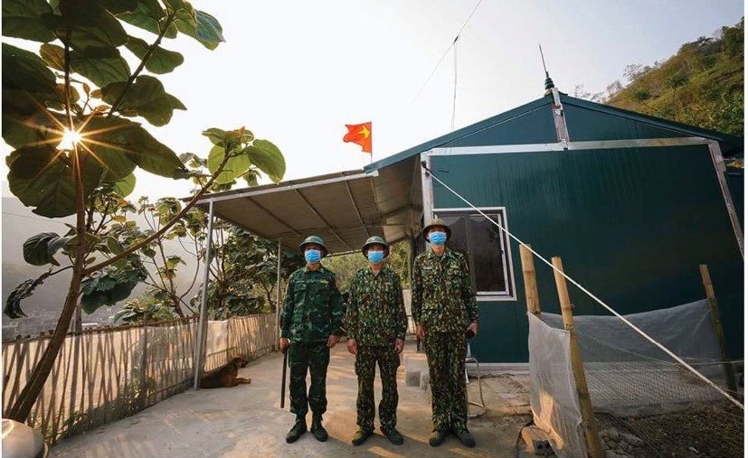 Day/night surveillance for controlling spread of Covid-19 at ground crossings ảnh 3