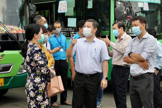 HCMC authorities inspect Covid-19 prevention, control work ảnh 4