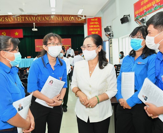 State President Nguyen Xuan Phuc meets voters in Ho Chi Minh City ảnh 5