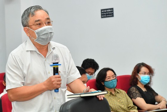 HCMC chairman, candidates for upcoming elections meet voters in District 1 ảnh 3