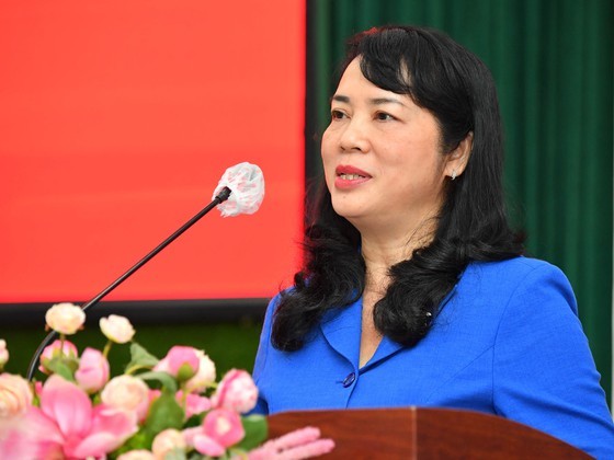 HCMC chairman, candidates for upcoming elections meet voters in District 1 ảnh 4