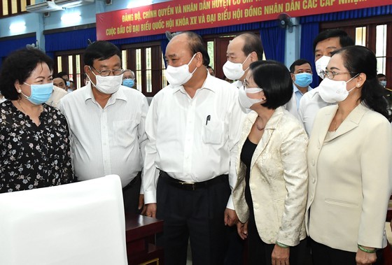 President Phuc calls for investors  into Cu Chi, Hoc Mon districts ảnh 3