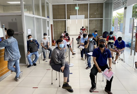 HCMC leaders inspect Covid-19 prevention, control work at Cat Lai Port ảnh 3