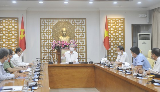 HCMC leaders inspect Covid-19 prevention, control work at Cat Lai Port ảnh 2