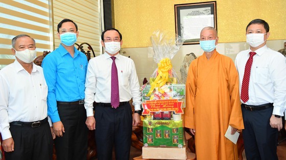 HCMC Party Chief, Chairman extend congratulations on Buddha’s birthday ảnh 4