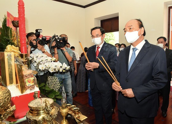 State President, HCMC’s leaders commemorate President Ho Chi Minh’s birthday ảnh 3