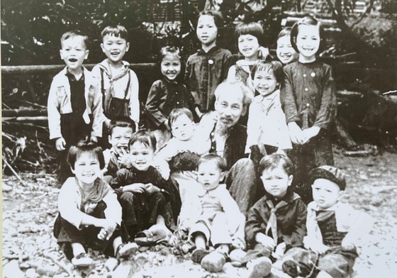 Valuable items on display to honour late President ảnh 2