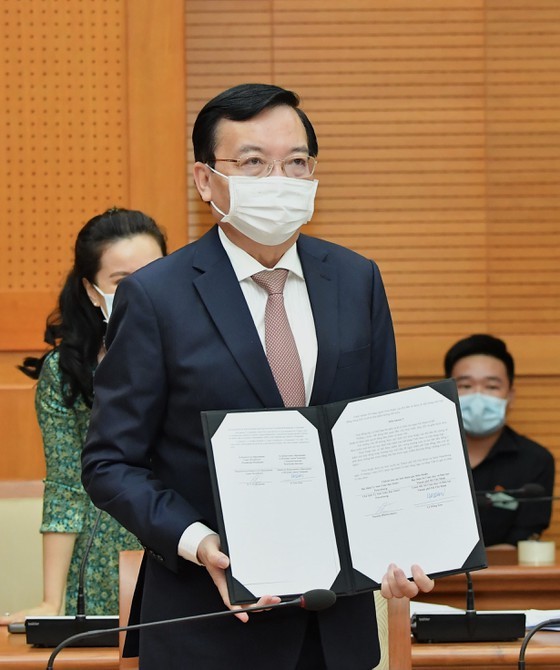 Virtual conference marks strategic partnership between HCMC, Saint Petersburg ảnh 5