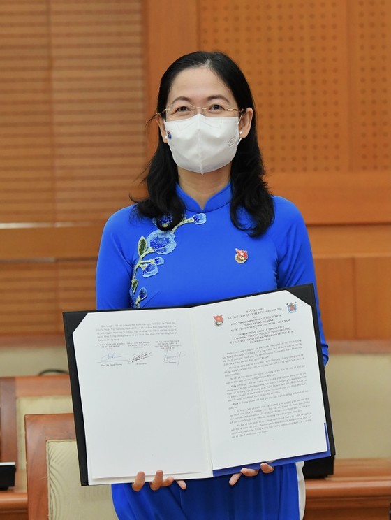 Virtual conference marks strategic partnership between HCMC, Saint Petersburg ảnh 6