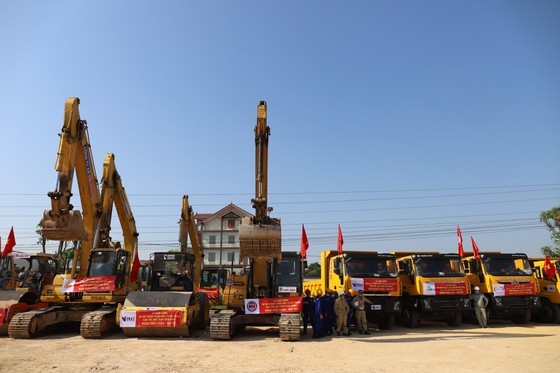 Construction of Dien Chau-Bai Vot section of North-South Expressway begins ảnh 3