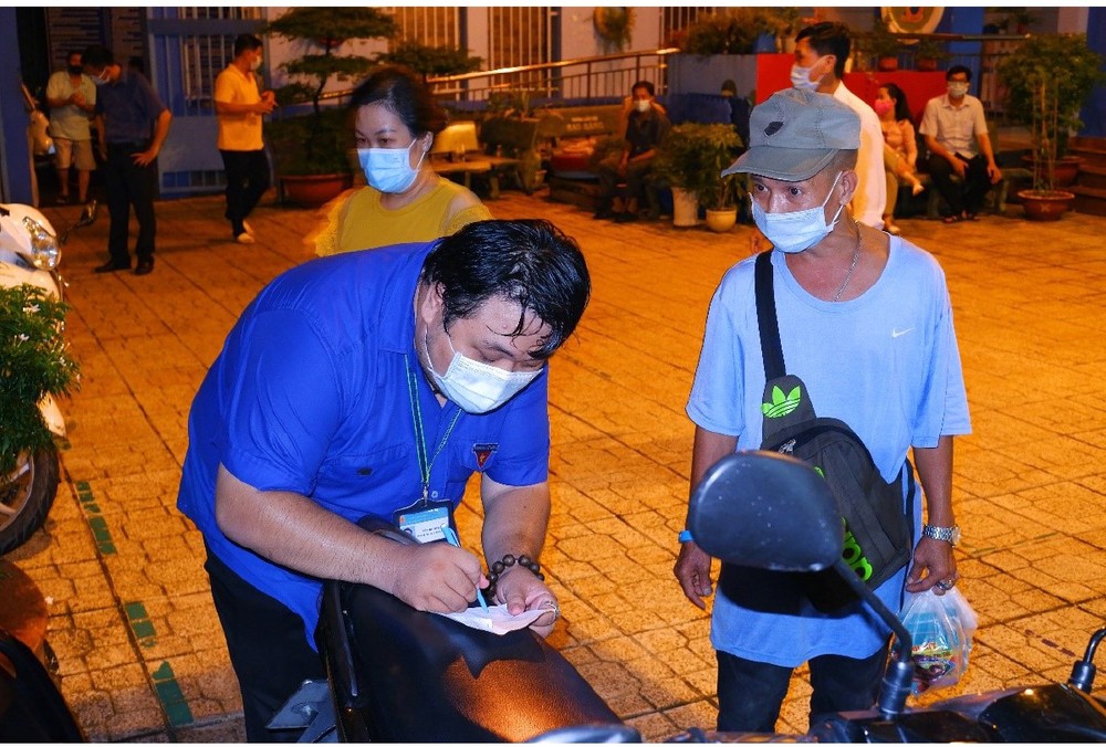 Silent sacrifice of frontline soldiers in the battle against covid-19 ảnh 3