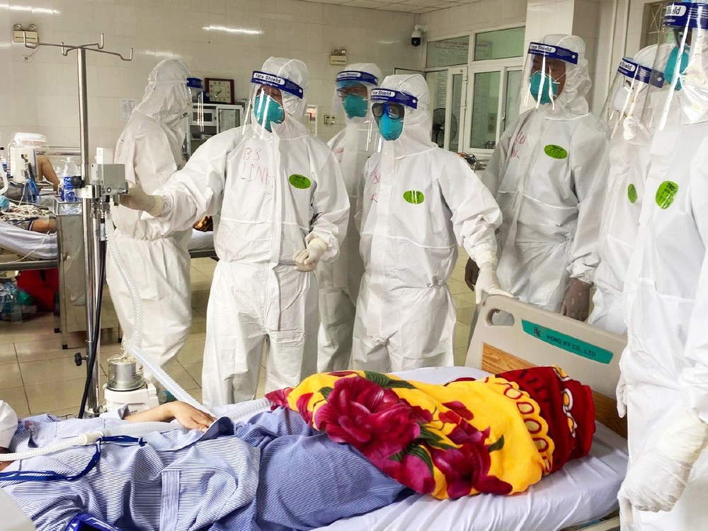 Silent sacrifice of frontline soldiers in the battle against covid-19 ảnh 6