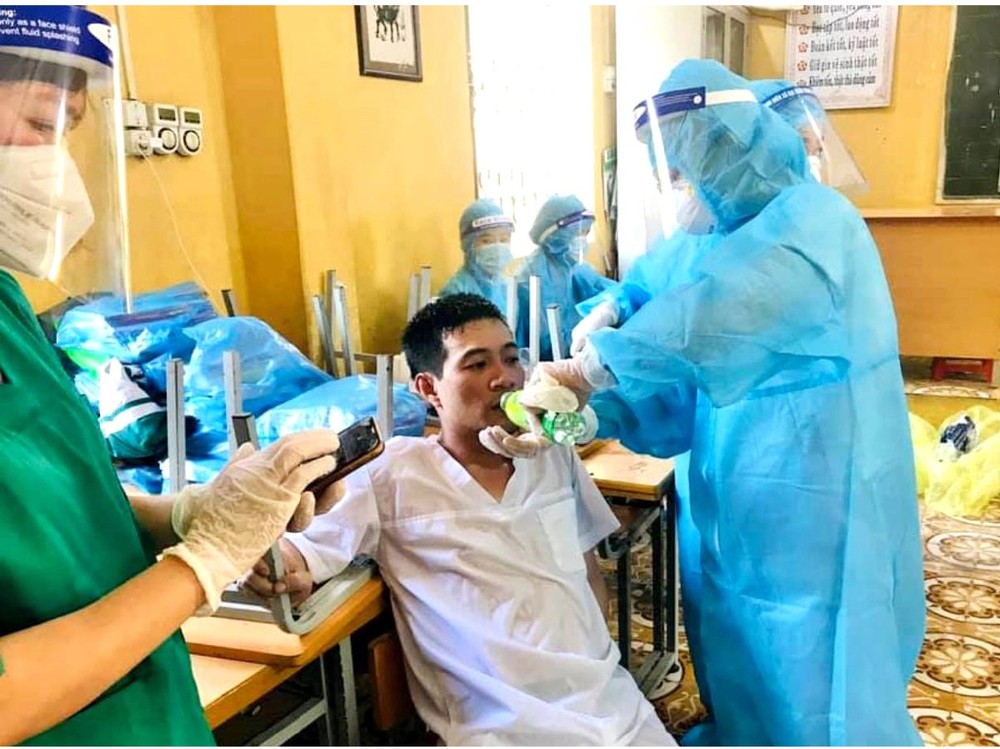 Silent sacrifice of frontline soldiers in the battle against covid-19 ảnh 8