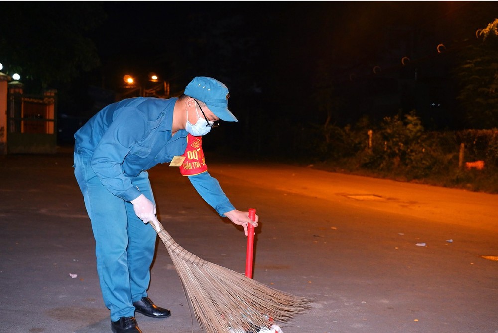 Silent sacrifice of frontline soldiers in the battle against covid-19 ảnh 9