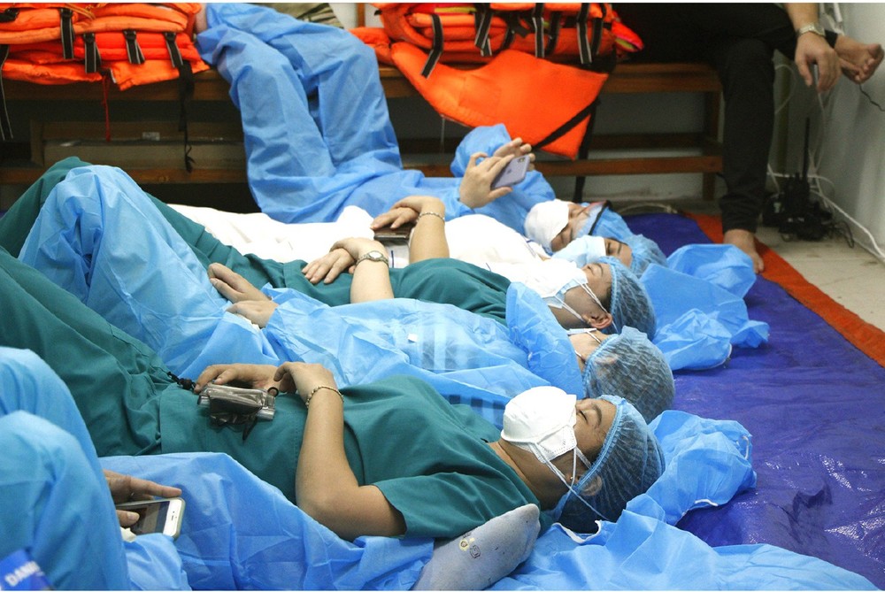 Silent sacrifice of frontline soldiers in the battle against covid-19 ảnh 10