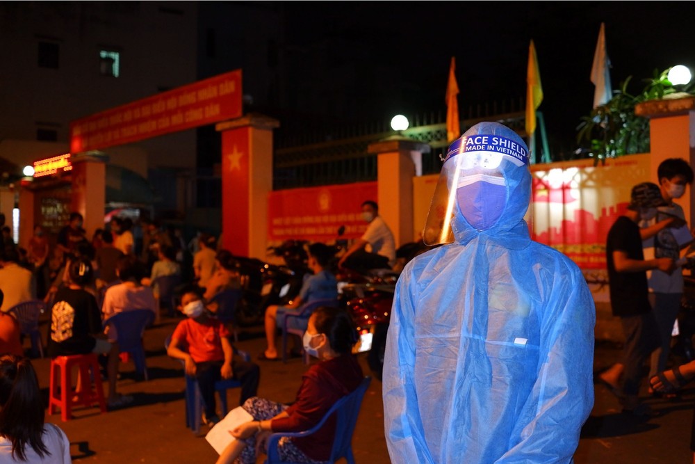 Silent sacrifice of frontline soldiers in the battle against covid-19 ảnh 11