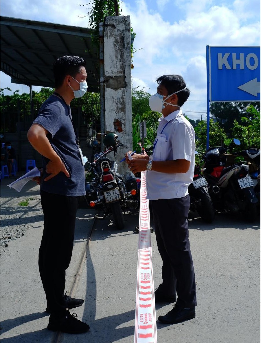 Silent sacrifice of frontline soldiers in the battle against covid-19 ảnh 12