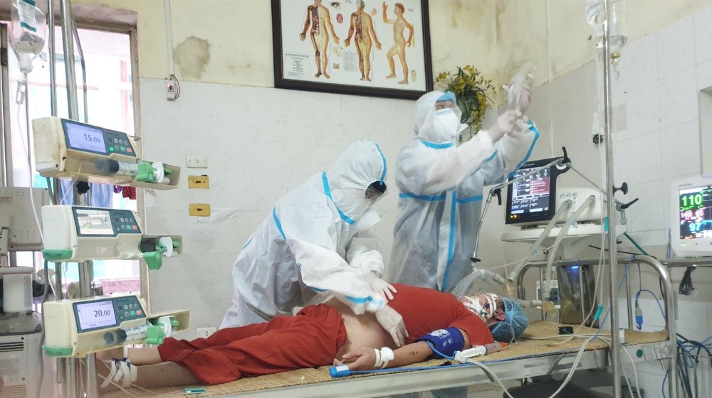 Silent sacrifice of frontline soldiers in the battle against covid-19 ảnh 13