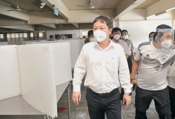 HCMC leaders inspect Covid-19 prevention, control work at PouYuen Company ảnh 7