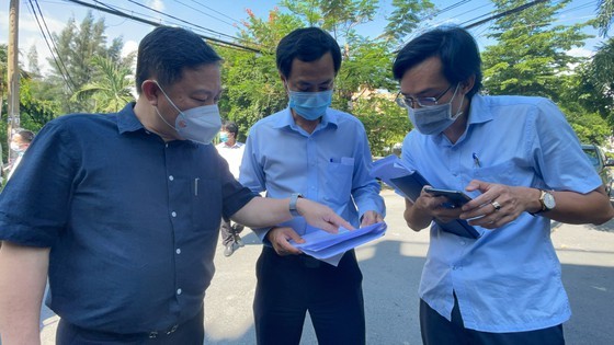 HCMC leader conducts unexpected inspections of Covid-19 prevention works ảnh 3