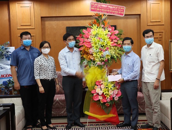 HCMC leaders extend greetings to press agencies ảnh 2