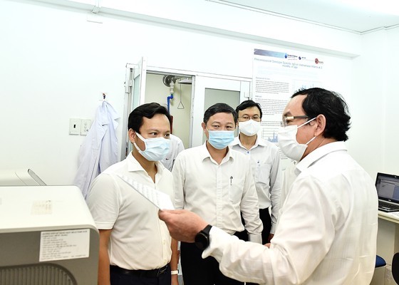HCMC leaders visit pandemic prevention units ảnh 2