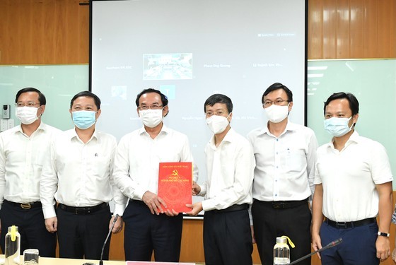 HCMC leaders visit pandemic prevention units ảnh 4
