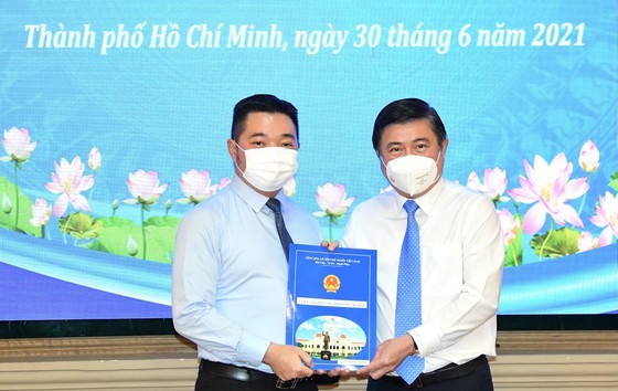 Key leaders of people’s committees of 16 districts in HCMC announced ảnh 4