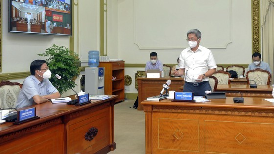 City-wide mass testing conducted with strict social distancing measures ảnh 2