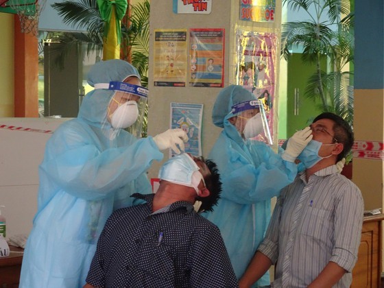 Over 95 pct of HCMC's students tested for Covid-19 before national examination ảnh 6