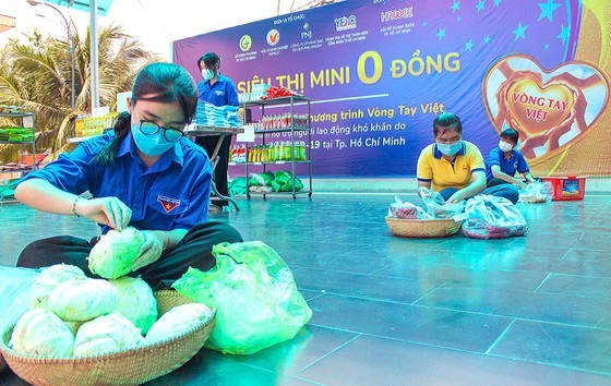 Power of joining hands ảnh 4