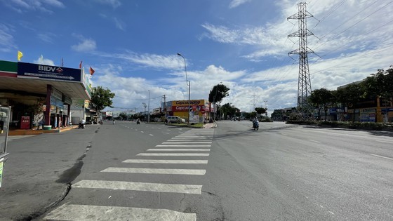 Some districts establish Covid-19 control stations across city ảnh 5