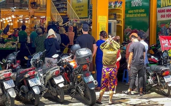 Pictures show HCMC’s empty streets as people stay home for social distancing ảnh 8