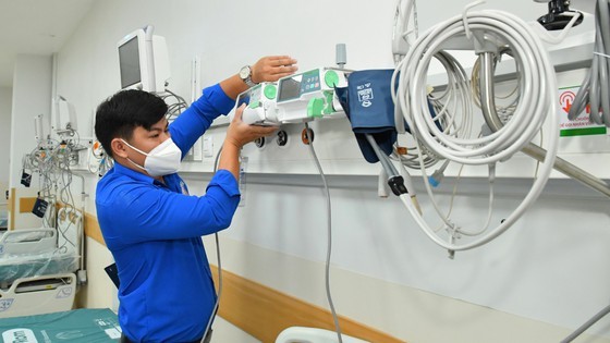 HCMC leaders visit newly opened Covid-19 Intensive Care Hospital ảnh 4