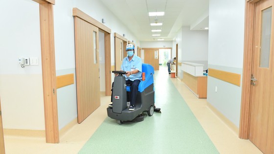 HCMC leaders visit newly opened Covid-19 Intensive Care Hospital ảnh 7