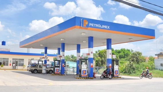 HCMC reduces number of petrol stations to ensure strict measures against Covid ảnh 1