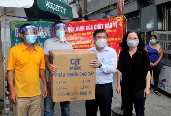 HCMC to launch in-home vaccination program ảnh 2