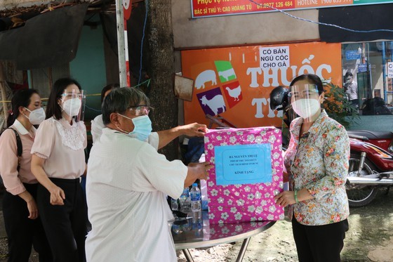 HCMC’s leaders praises local community- based monitoring model amidst pandemic ảnh 10