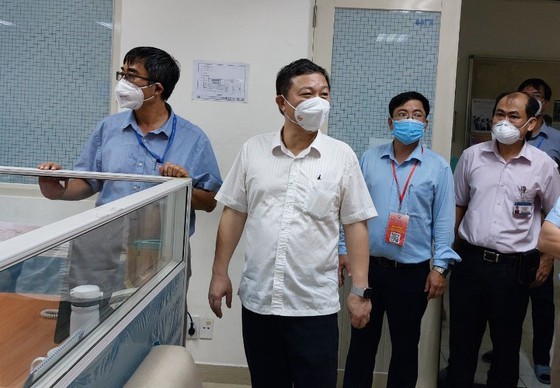 “Three on the spot” businesses asked to quickly implement Covid-19 vaccination ảnh 5