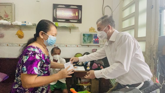 HCMC focuses on caring for needy people during Covid-19 pandemic ảnh 1