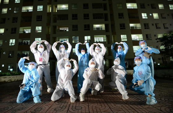 Celebrities join forces for special performance for Covid-19 patients ảnh 1