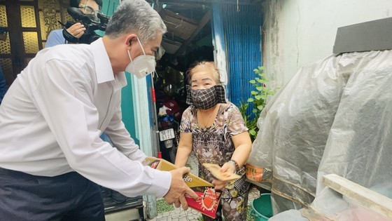 HCMC focuses on caring for needy people during Covid-19 pandemic ảnh 3