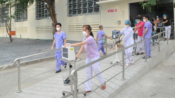 HCMC Covid-19 Intensive Care Centers come into operation ảnh 7