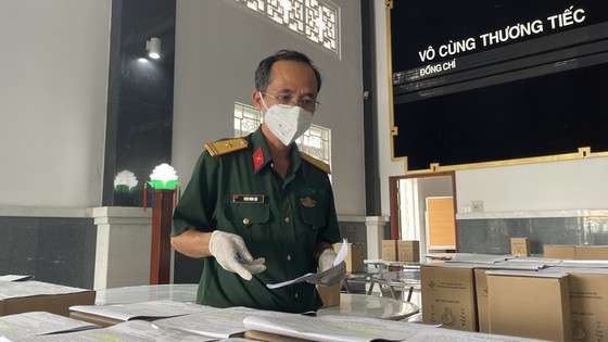HCMC military force holds memorial service for Covid-19 victims ảnh 5