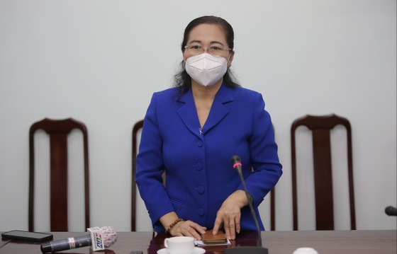 HCMC offers 10,000 presents to people facing difficulties due to pandemic ảnh 3