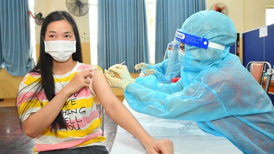 Providing information on Covid-19 vaccines helps people to get vaccinated  ảnh 2