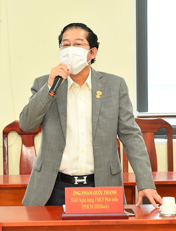 Businesses donate 100 ventilators, medical equipment to HCMC to battle Covid-19 ảnh 3